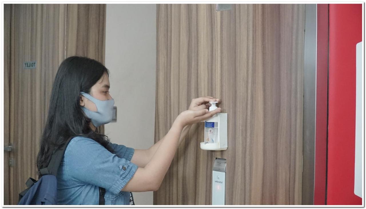 Reddoorz Plus @ Purwosari Surakarta  Экстерьер фото