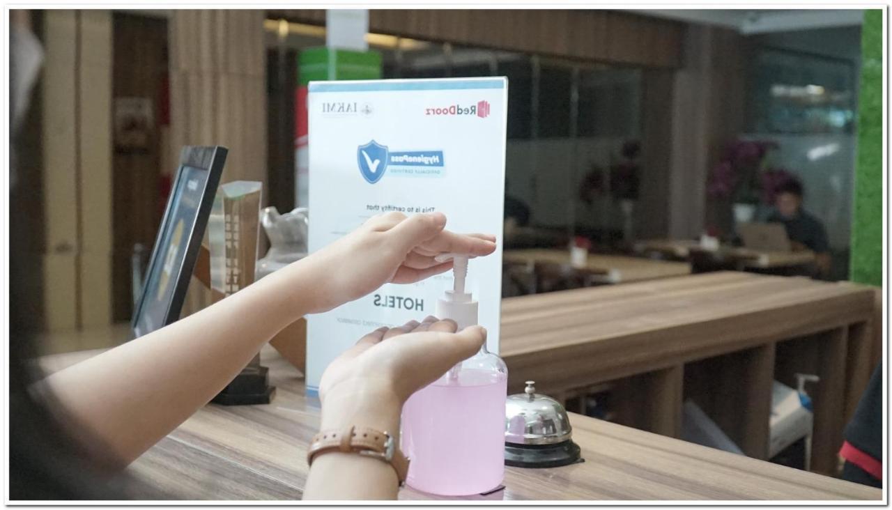 Reddoorz Plus @ Purwosari Surakarta  Экстерьер фото