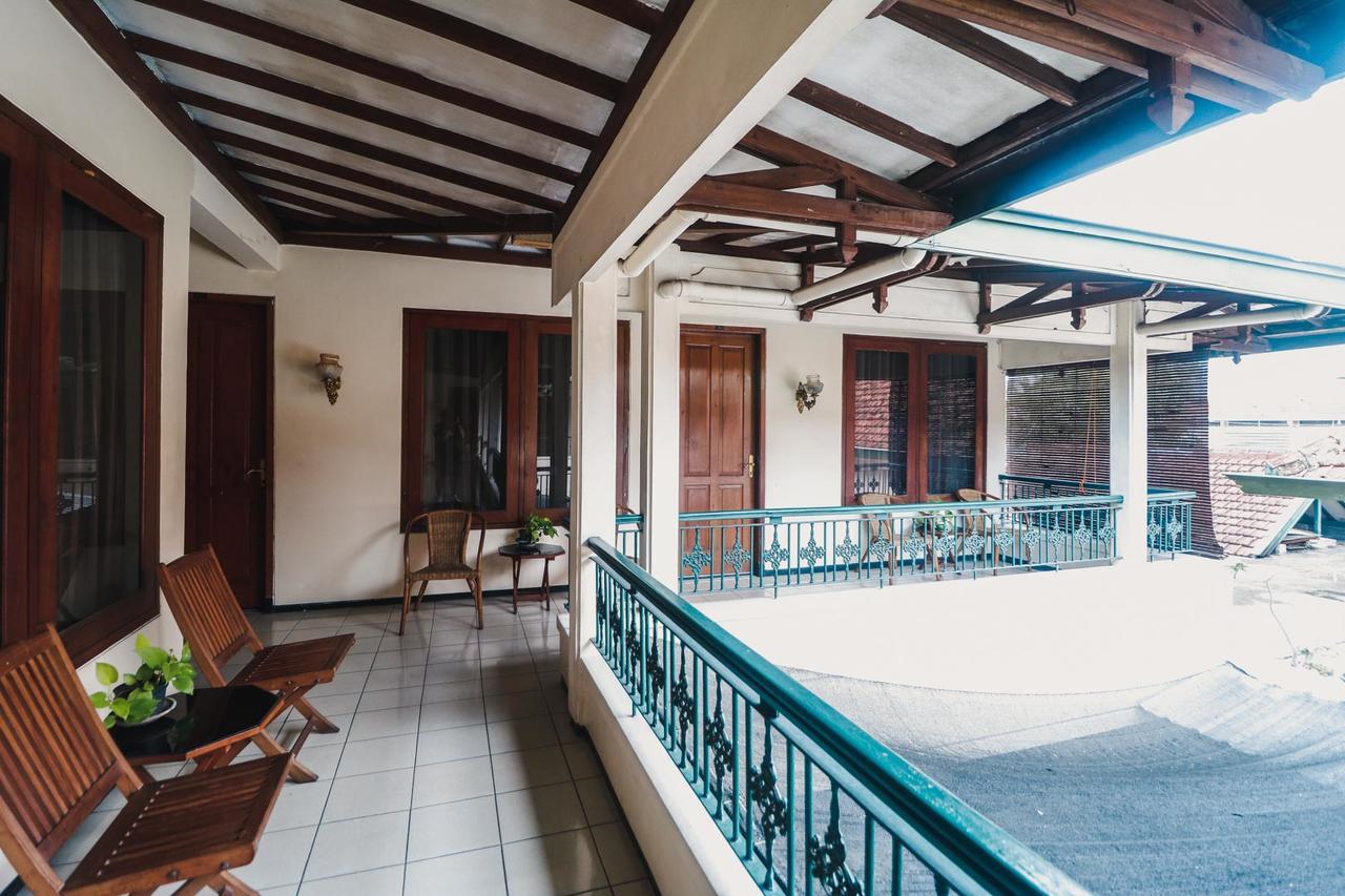 Reddoorz Plus @ Purwosari Surakarta  Экстерьер фото