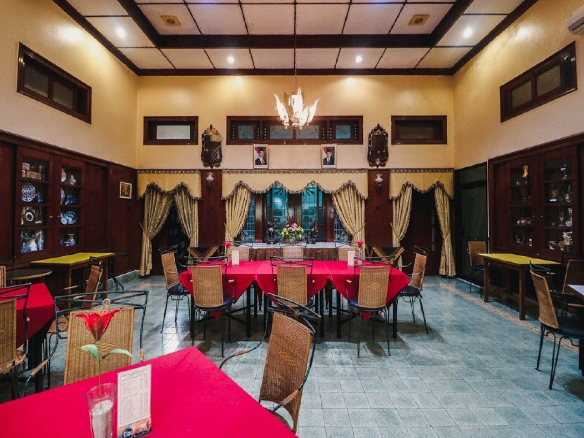 Reddoorz Plus @ Purwosari Surakarta  Экстерьер фото